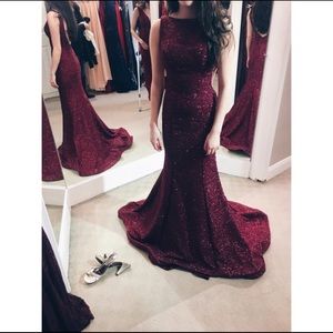 Sherri hill maroon prom dress